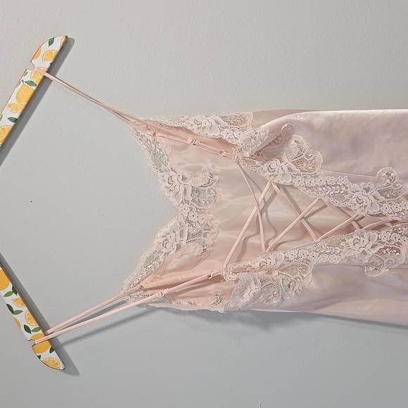 Victoria's Secret Vintage floor length satin lace cross back gown sz sma… - Picture 8 of 9